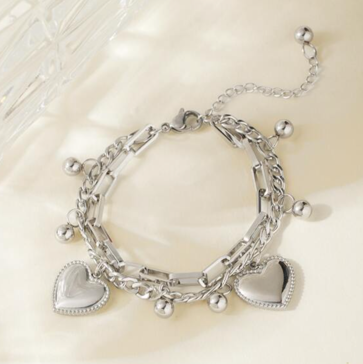 PULSERA EN FASHION STEEL PLATEADO CON CORAZONES