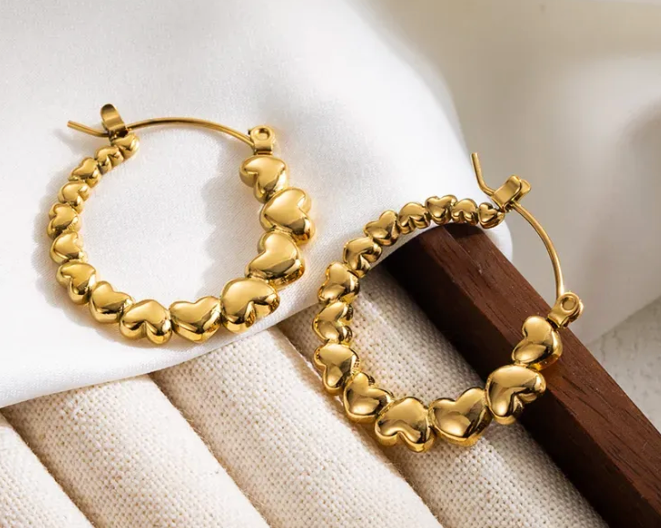 PANTALLAS EN STAINLESS STEEL CON DISEÑO DE CORAZONES