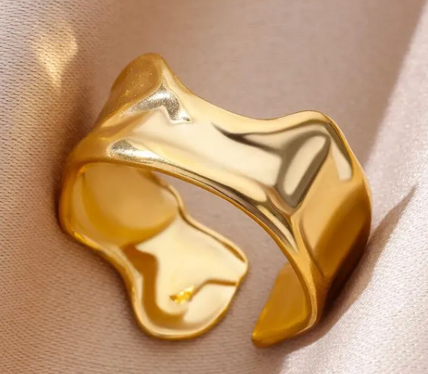 SORTIJA AJUSTABLE EN STAINLESS STEEL DORADO