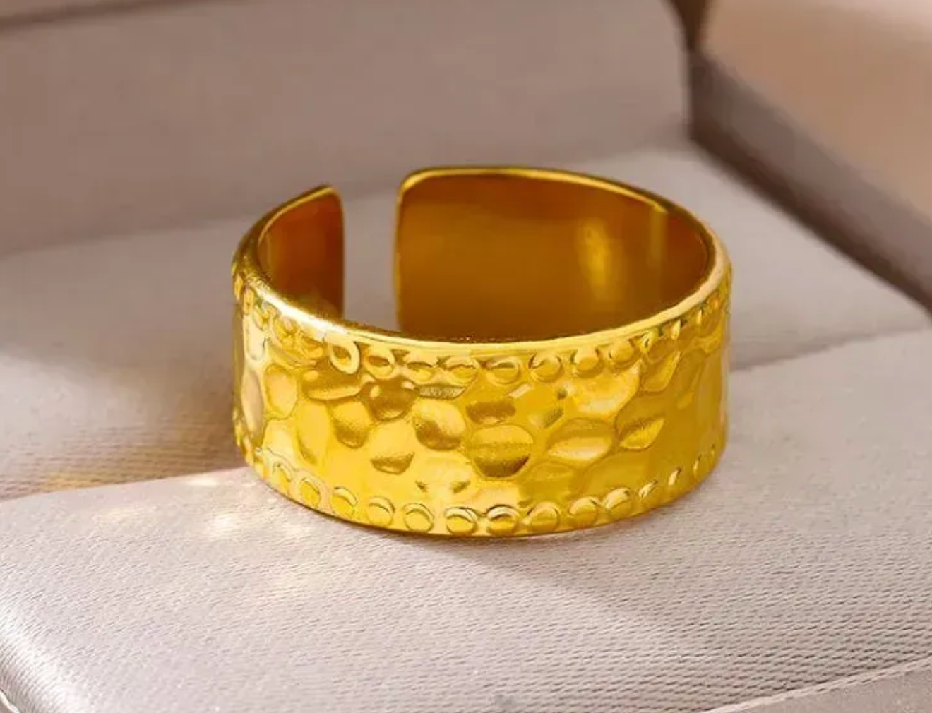 SORTIJA AJUSTABLE EN STAINLESS STEEL DORADO