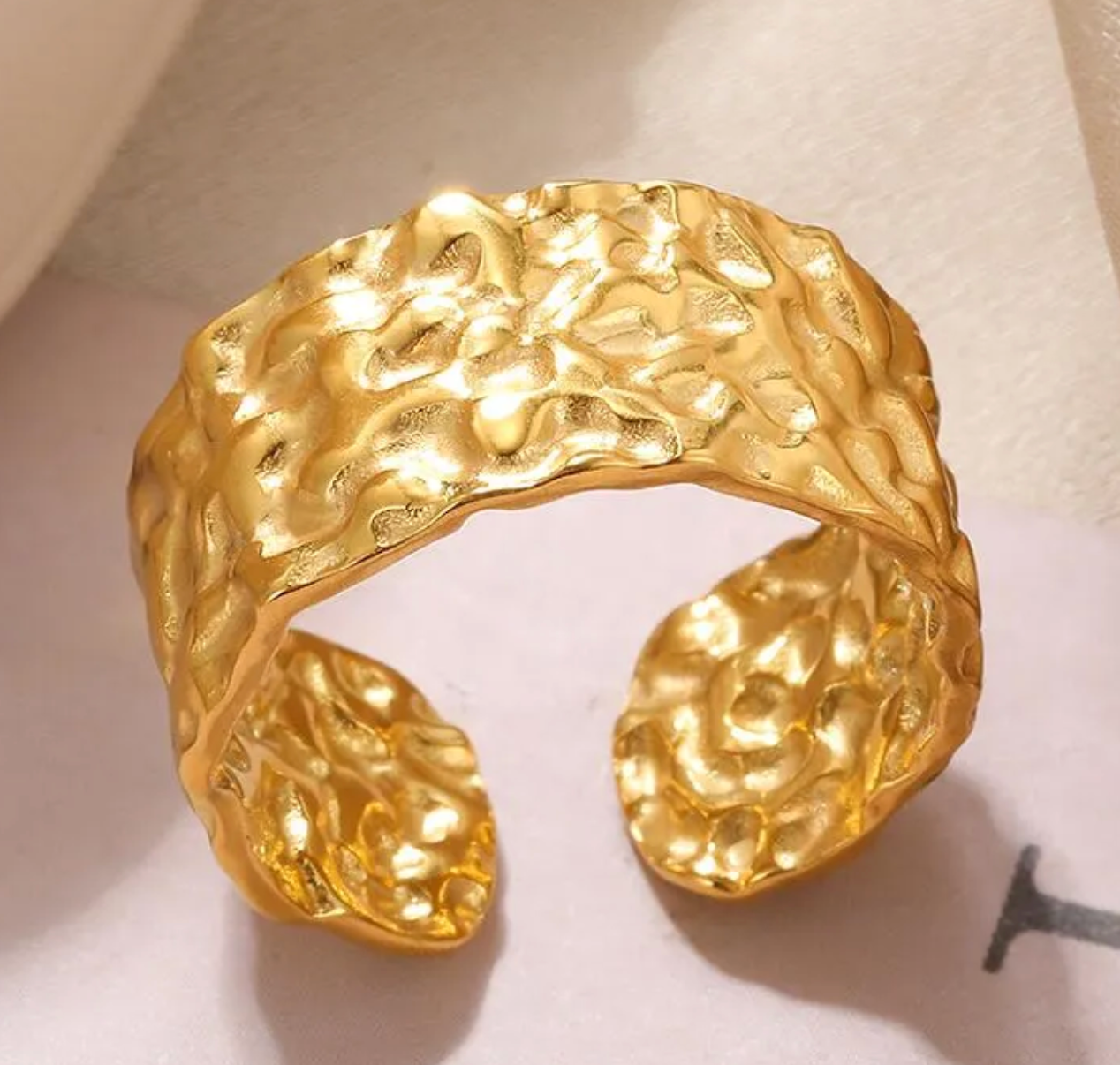 SORTIJA AJUSTABLE EN STAINLESS STEEL DORADO