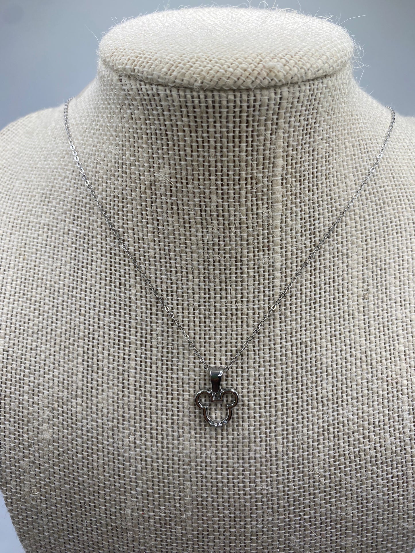 CADENA EN STAINLESS STEEL CON COLGANTE DE MICKEY CON ZIRCONIAS