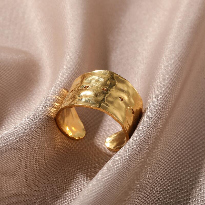 SORTIJA AJUSTABLE EN STAINLESS STEEL DORADO