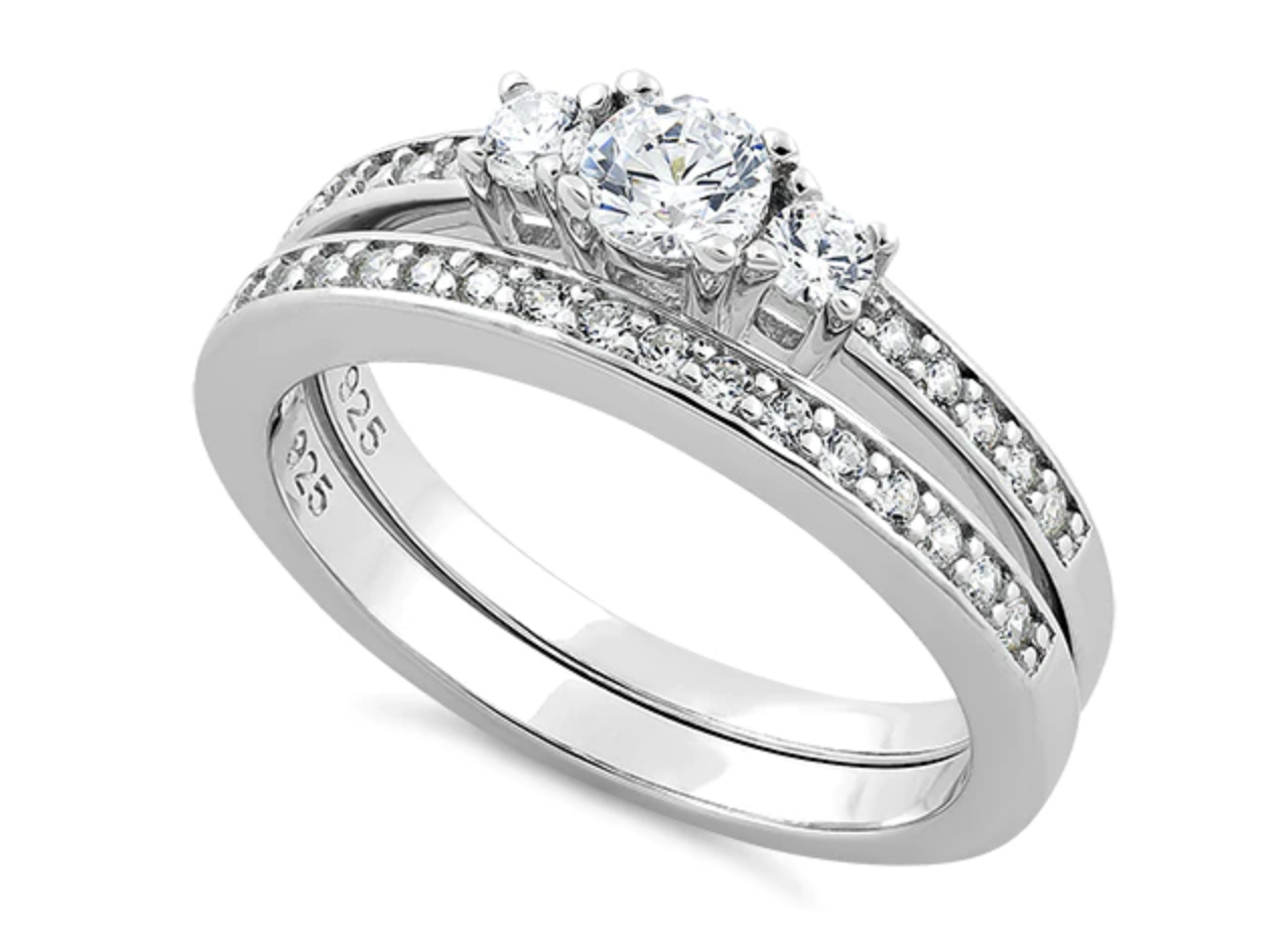 JUEGO DE DOS SORTIJAS EN STERLING SILVER CON ZIRCONIAS