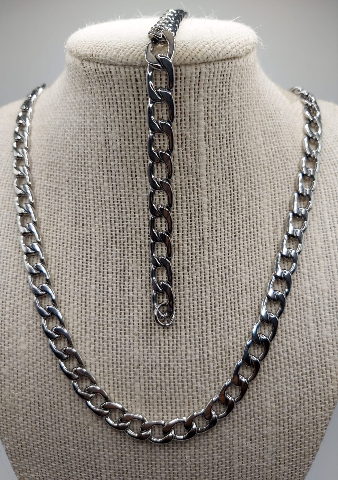 SET DE CADENA Y PULSERA PARA CABALLEROS 24" EN STAINLESS STEEL PLATEADO