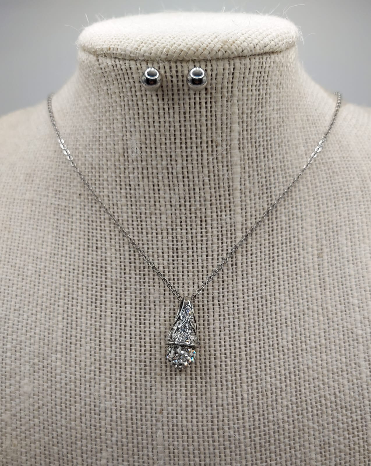 SET DE COLLAR Y PANTALLAS PLATEADO CON ZIRCONIA