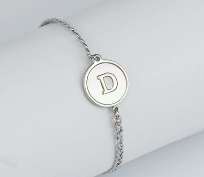 PULSERA EN STAINLESS STEEL PLATEADO CON INICIAL DEL NOMBRE